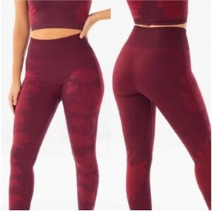 FABLETICS Seamless High Waisted Jacquard Cranberry Floral Leggings Size Medium